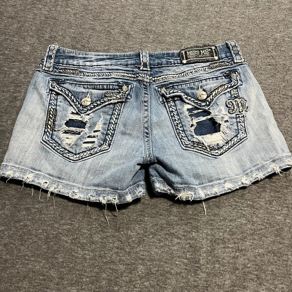 Miss Me JE1046H5 Distressed Embellished Denim Shorts Light Wash Womens 31